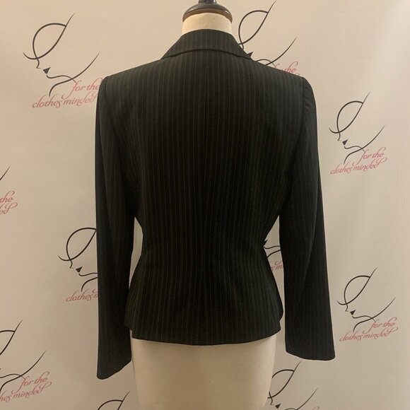 Antonio Melani. Size 6. Pinstripe Professional Blazer. Lined. Faux Pockets. DD - Picture 5 of 7